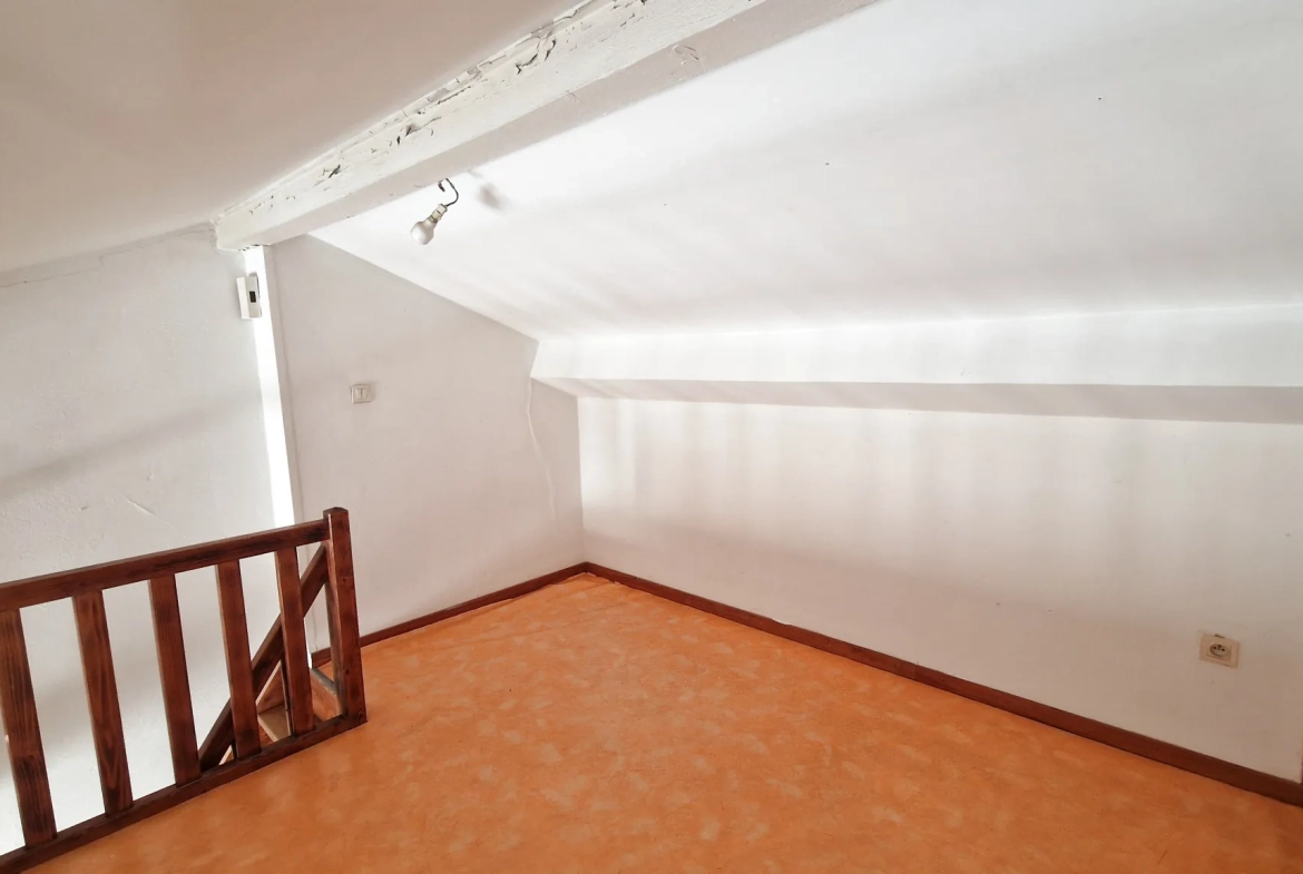 Appartement lumineux de 53 m² avec mezzanine à Velaux, proche Aix-en-Provence 