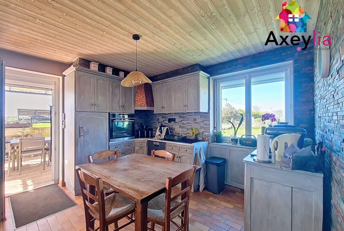 Maison de plain-pied à vendre à Marcigny avec grand terrain et dépendances 