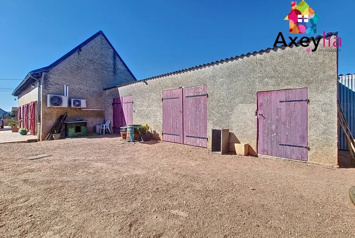 Maison de plain-pied à vendre à Marcigny avec grand terrain et dépendances 
