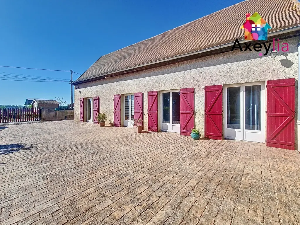 Maison de plain-pied à vendre à Marcigny avec grand terrain et dépendances