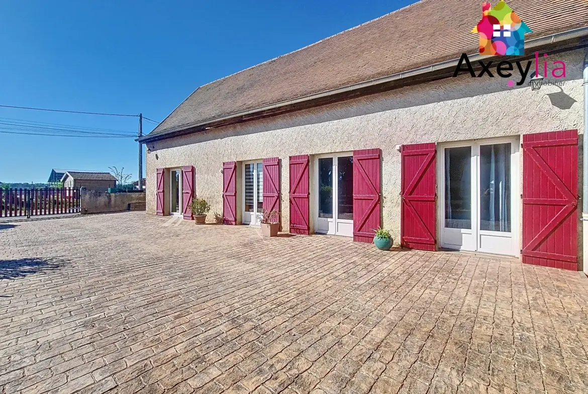 Maison de plain-pied à vendre à Marcigny avec grand terrain et dépendances 