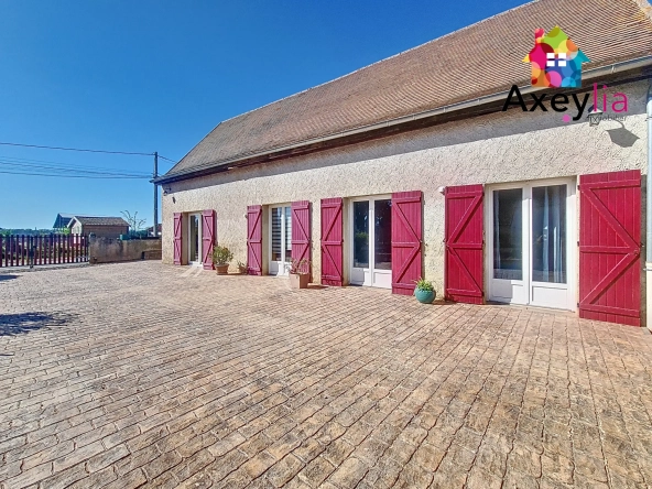 Maison de plain-pied à vendre à Marcigny avec grand terrain et dépendances