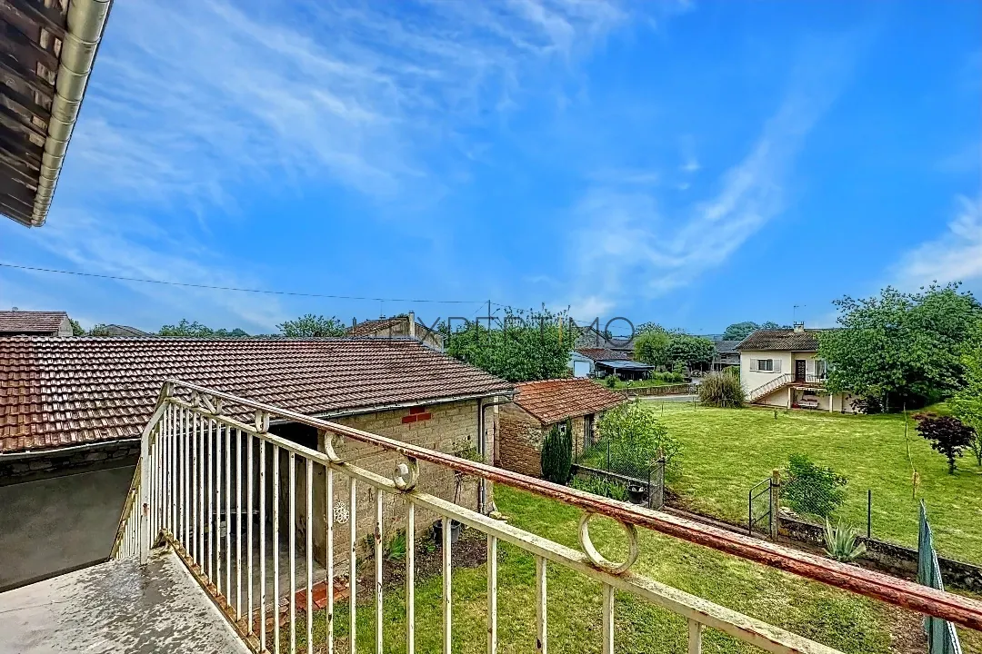 Maison à vendre à Sermoyer avec jardin, dépendances et combles aménageables 