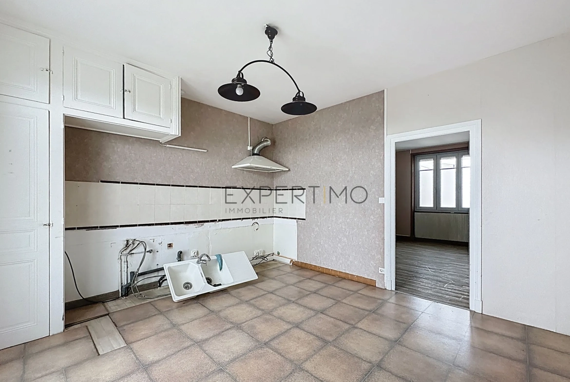 Maison à vendre à Sermoyer avec jardin, dépendances et combles aménageables 