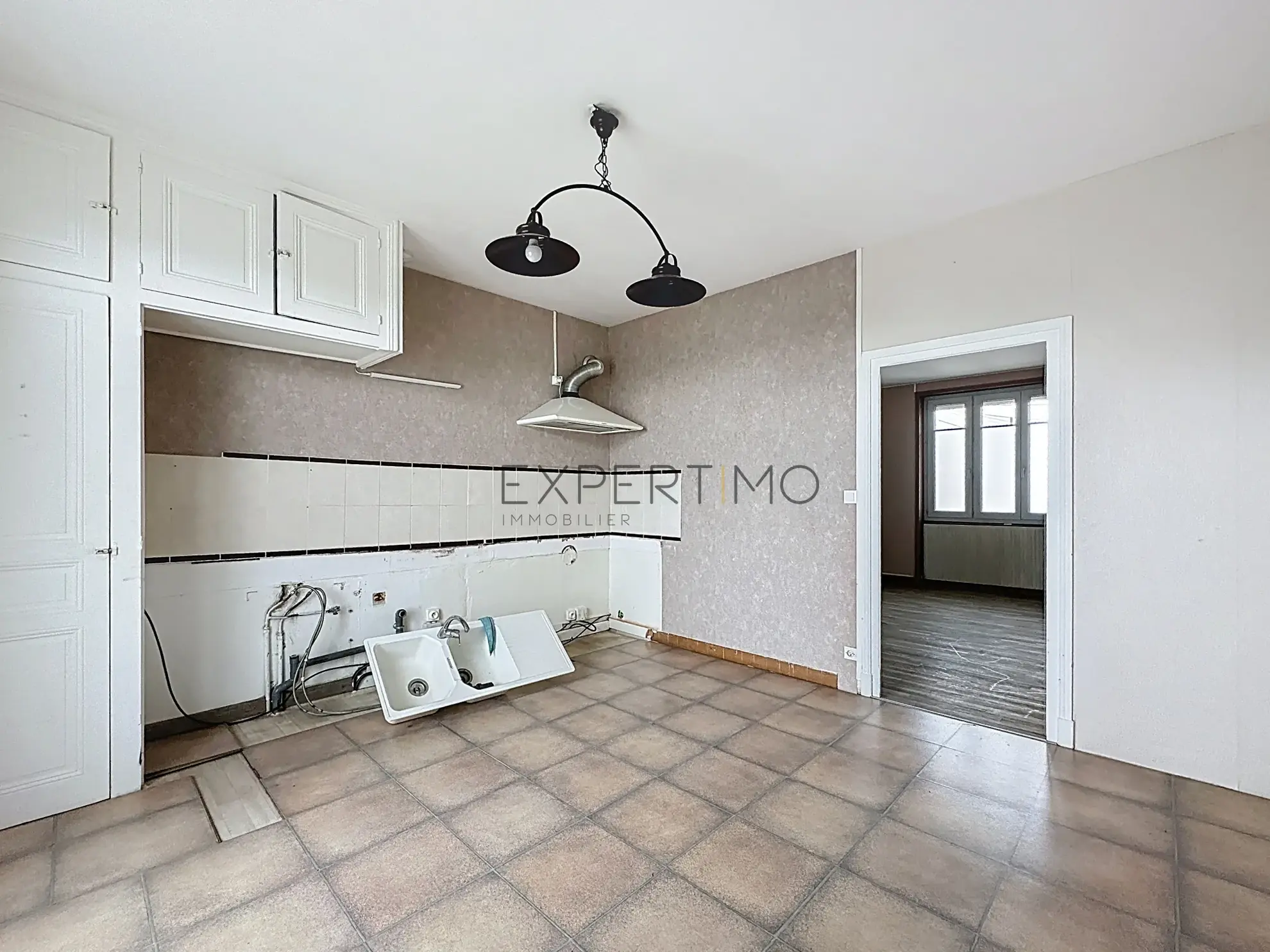 Maison à vendre à Sermoyer avec jardin, dépendances et combles aménageables 