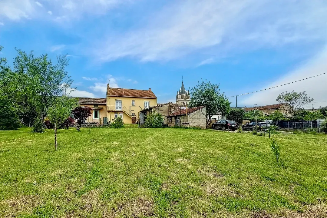 Maison à vendre à Sermoyer avec jardin, dépendances et combles aménageables 