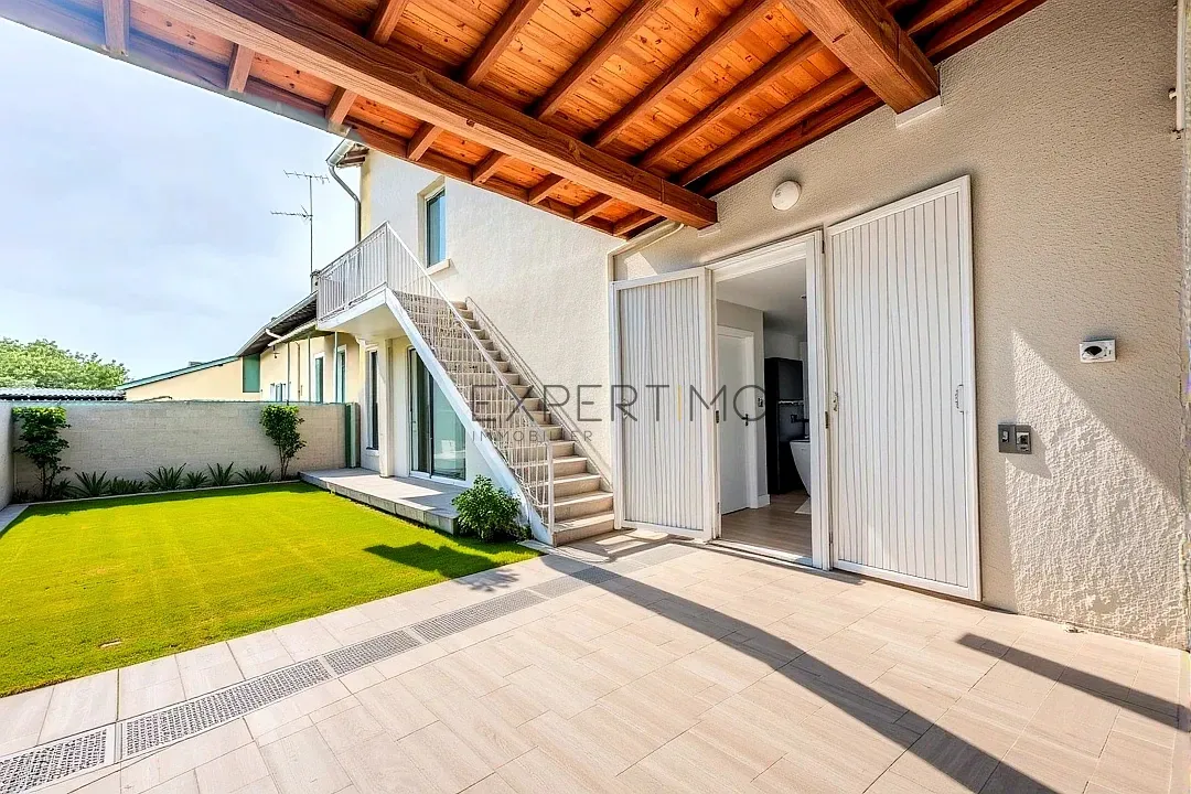 Maison à vendre à Sermoyer avec jardin, dépendances et combles aménageables 