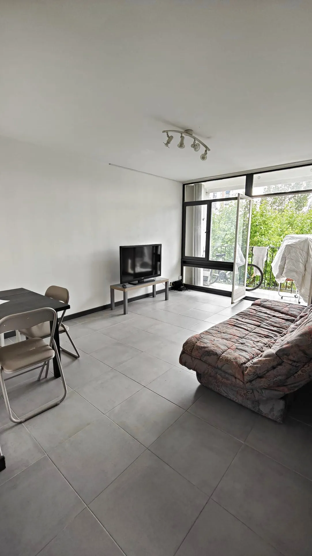 Bel appartement de 72m² à Bordeaux avec balcon, cave et parking, idéal pour famille ou investissement 