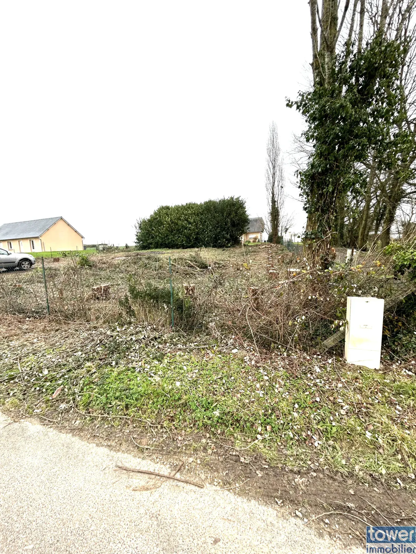 Terrain constructible de 1200 m² à Puchay proche Paris 