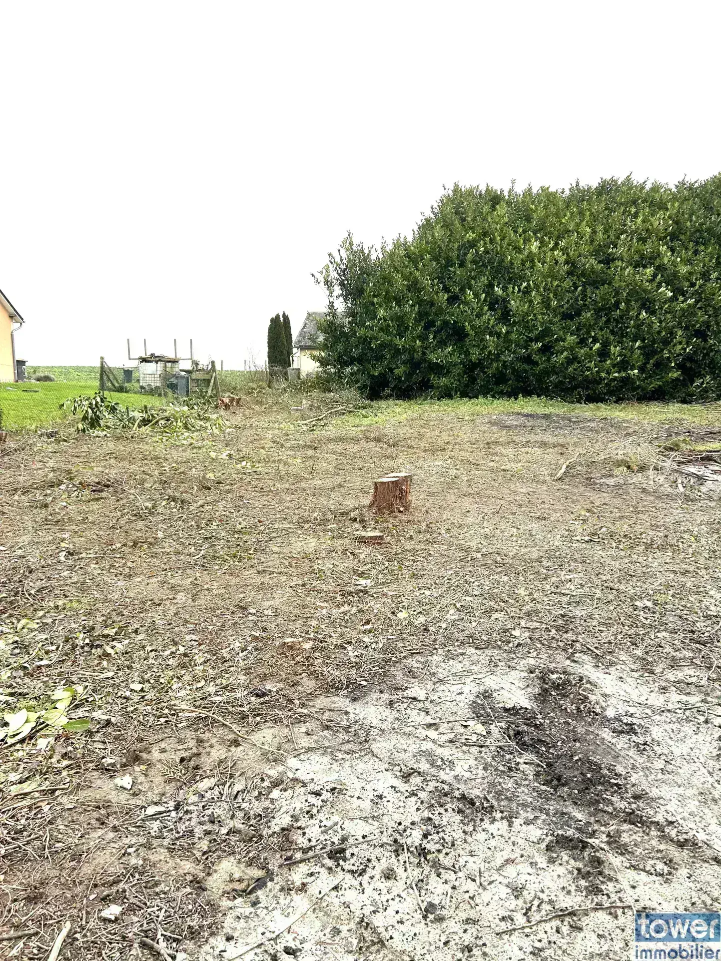 Terrain constructible de 1200 m² à Puchay proche Paris 