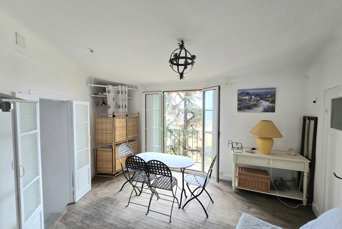 Appartement lumineux de 28 m² à Menton, idéal investisseur dans la vieille ville 