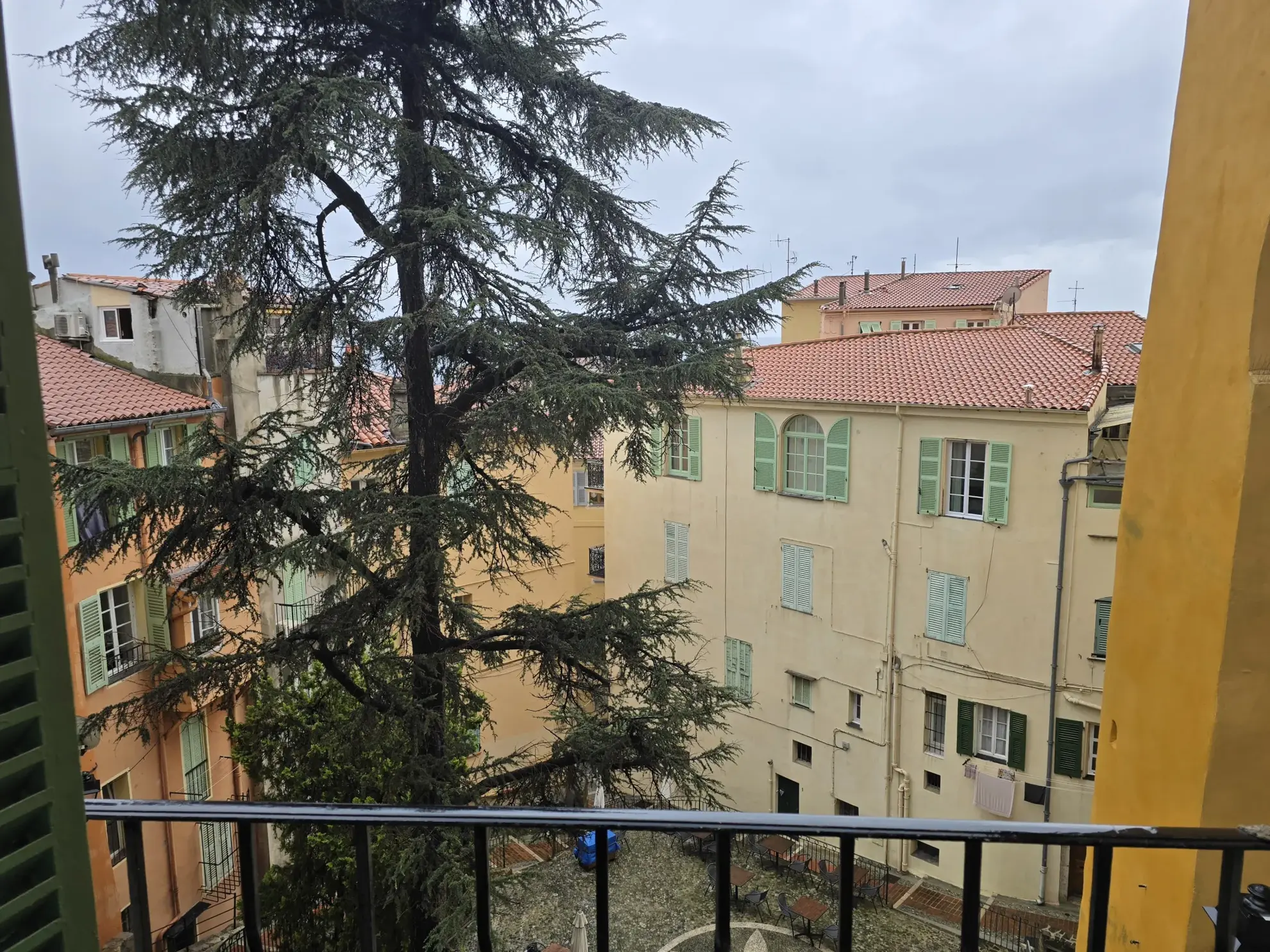 Appartement lumineux de 28 m² à Menton, idéal investisseur dans la vieille ville 