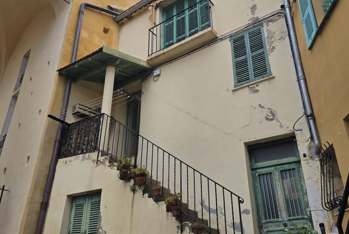 Appartement lumineux de 28 m² à Menton, idéal investisseur dans la vieille ville 