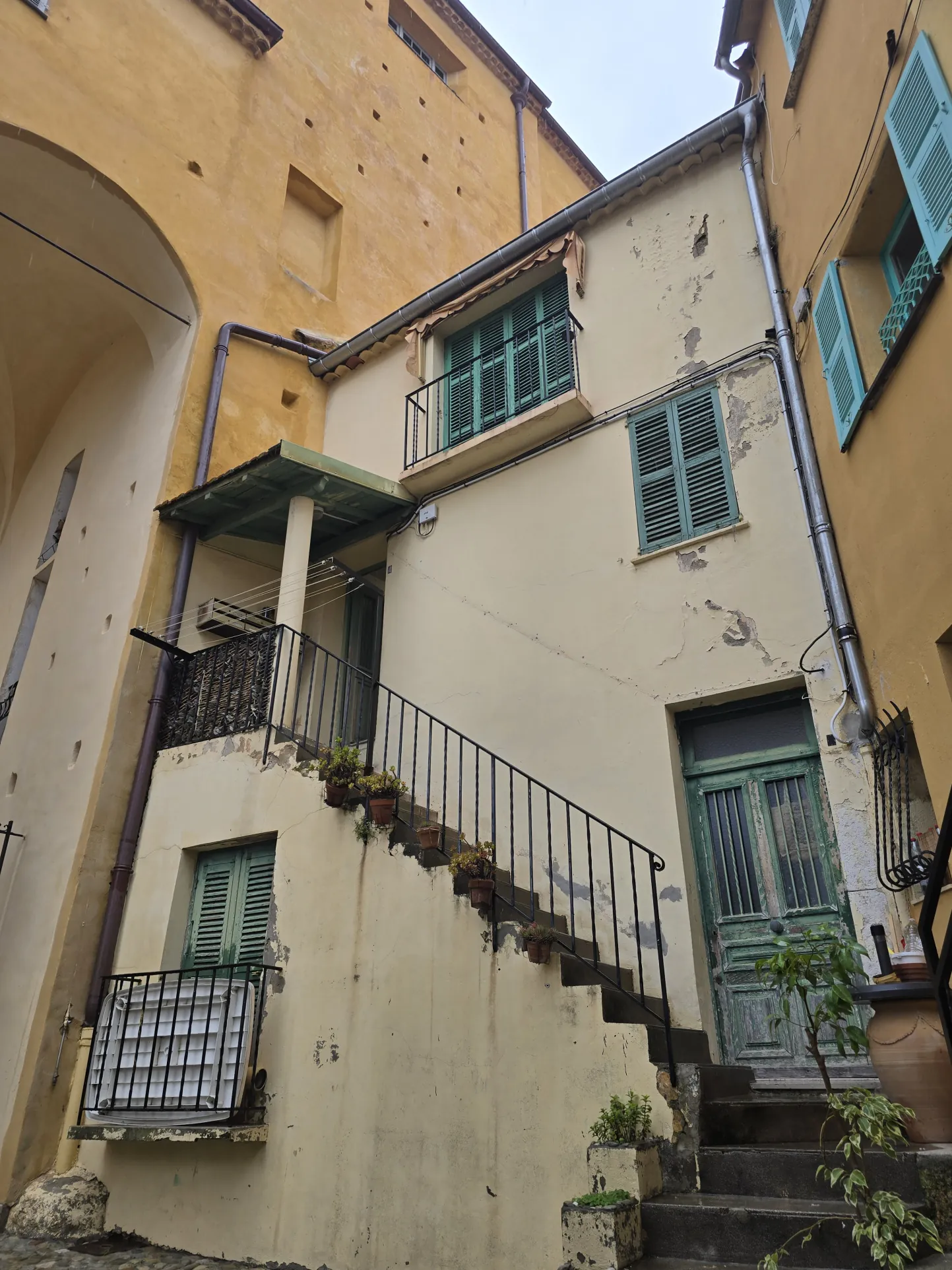 Appartement lumineux de 28 m² à Menton, idéal investisseur dans la vieille ville 