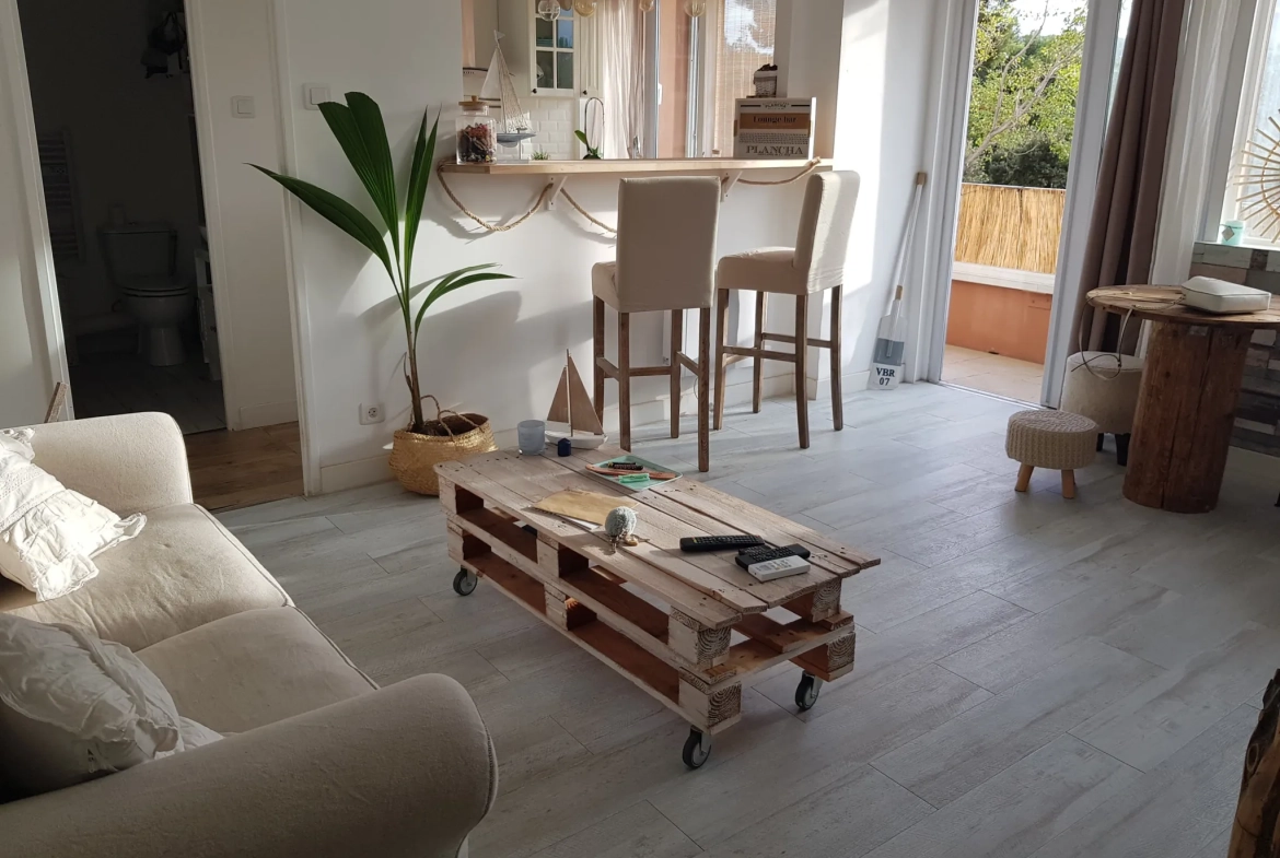 Appartement T2 de 39,12 m² avec vue dégagée à Marseille - Résidence sécurisée 