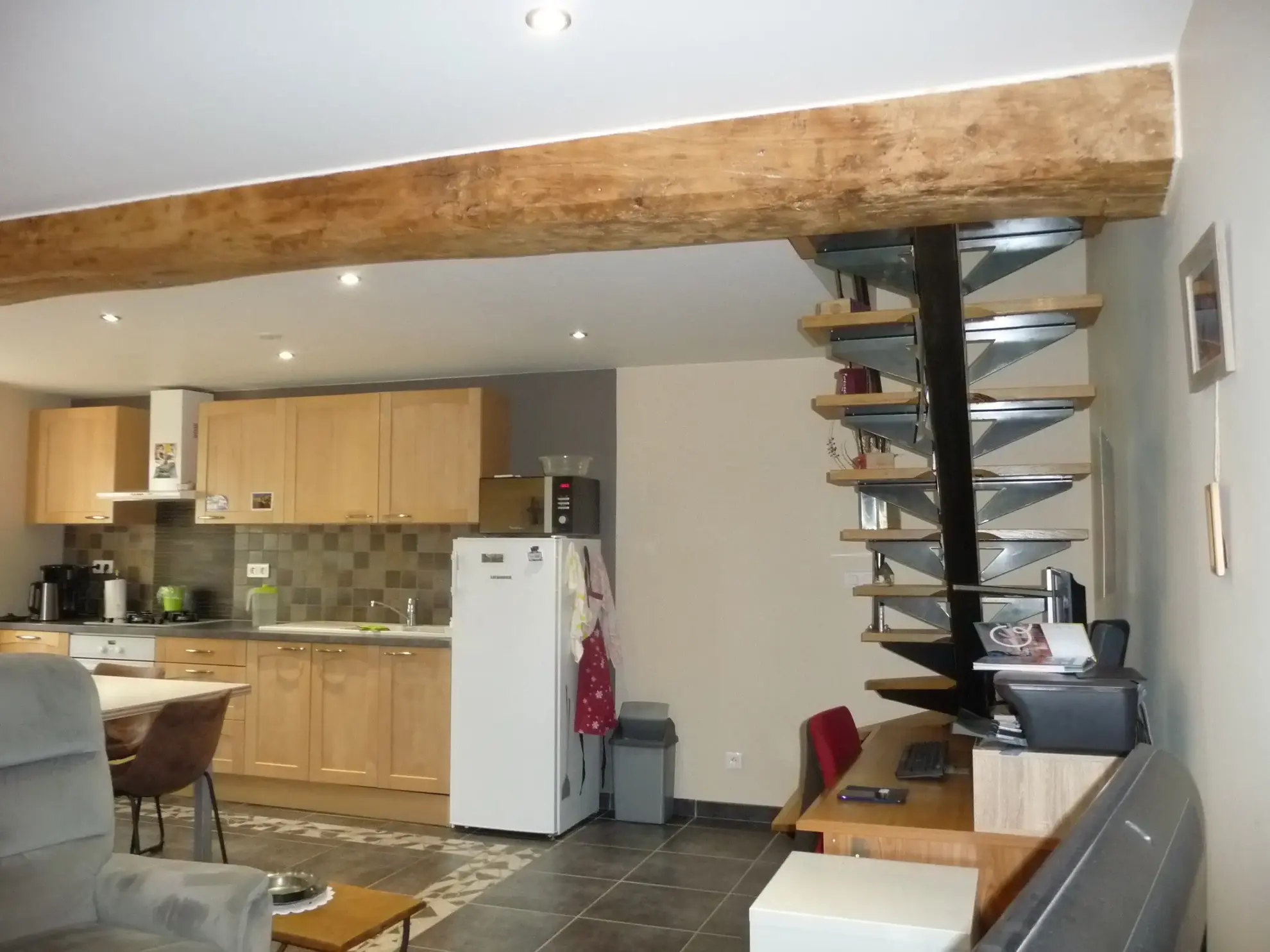 Maison de village rénovée de 105 m² avec garage et terrasse à Marcilly-le-Châtel 