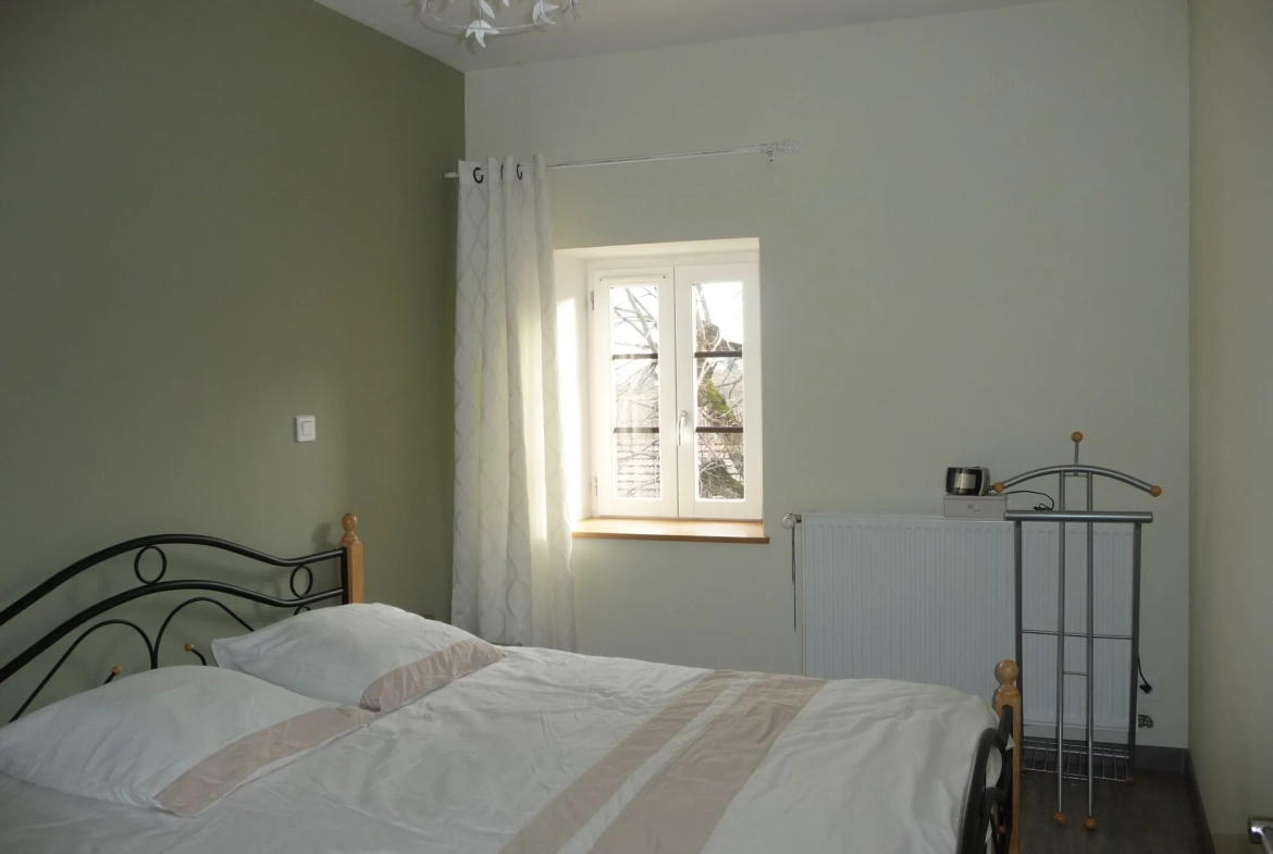 Maison de village rénovée de 105 m² avec garage et terrasse à Marcilly-le-Châtel 
