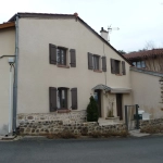 Maison de village rénovée de 105 m² avec garage et terrasse à Marcilly-le-Châtel
