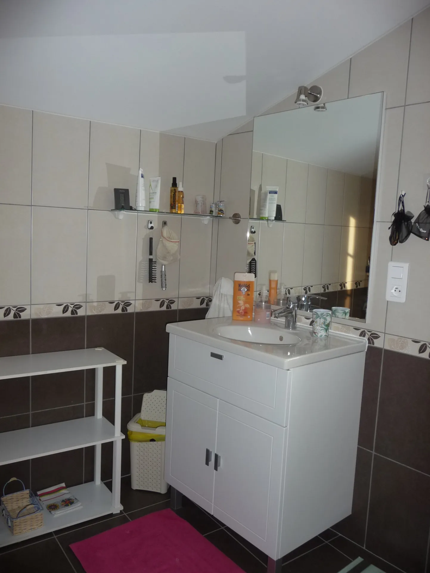 Maison de village rénovée de 105 m² avec garage et terrasse à Marcilly-le-Châtel 