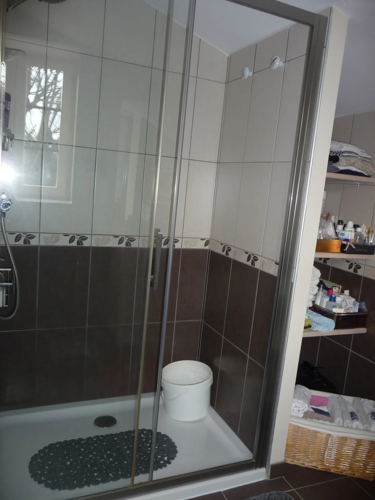 Maison de village rénovée de 105 m² avec garage et terrasse à Marcilly-le-Châtel 