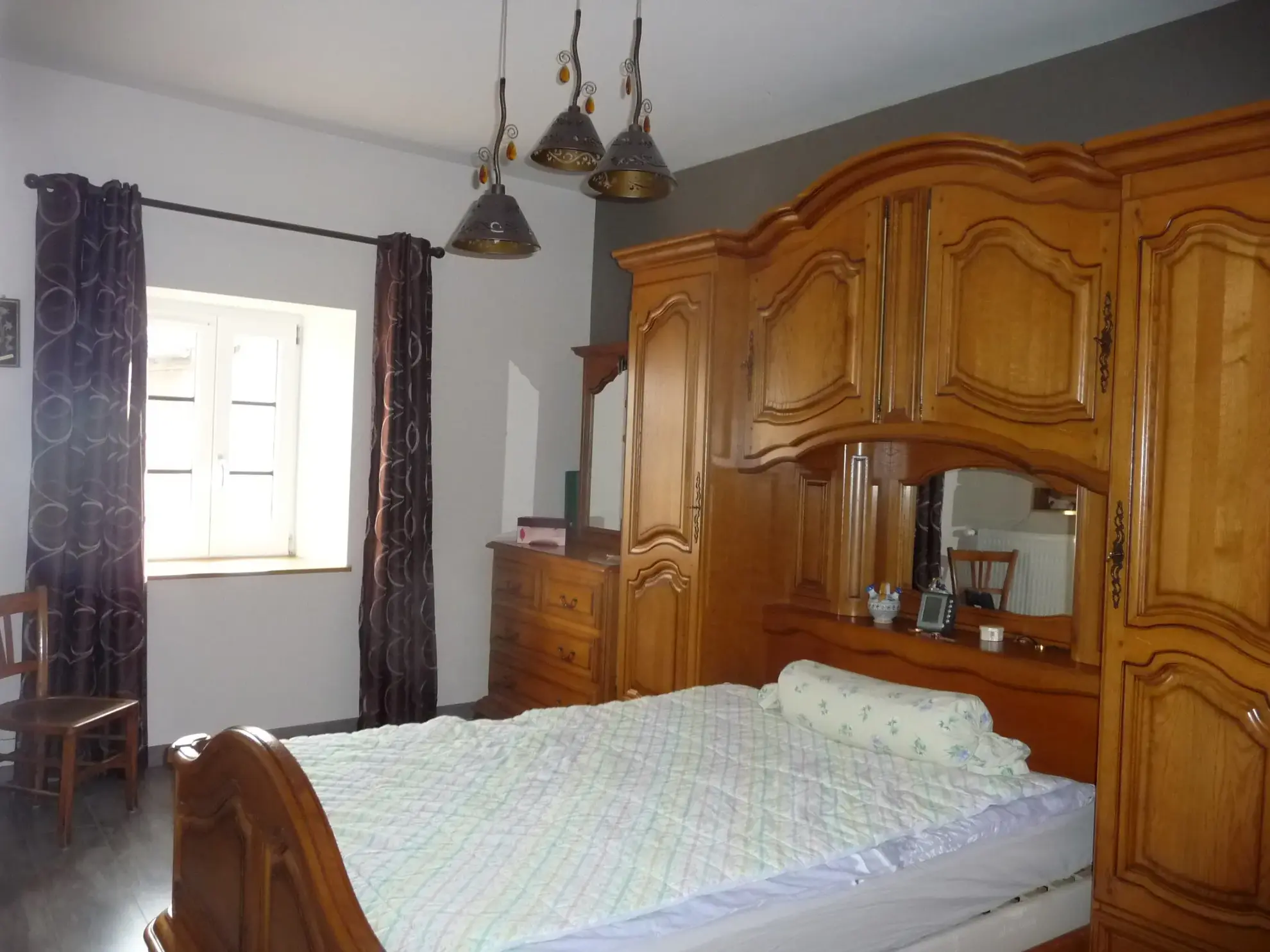 Maison de village rénovée de 105 m² avec garage et terrasse à Marcilly-le-Châtel 