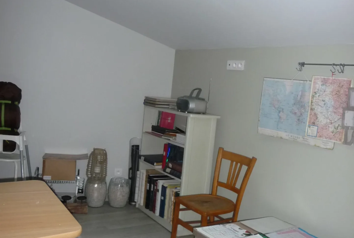 Maison de village rénovée de 105 m² avec garage et terrasse à Marcilly-le-Châtel 
