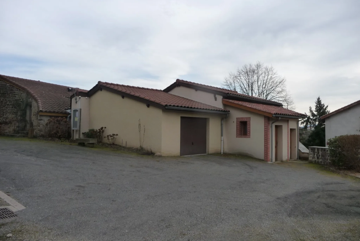 Maison de village rénovée de 105 m² avec garage et terrasse à Marcilly-le-Châtel 