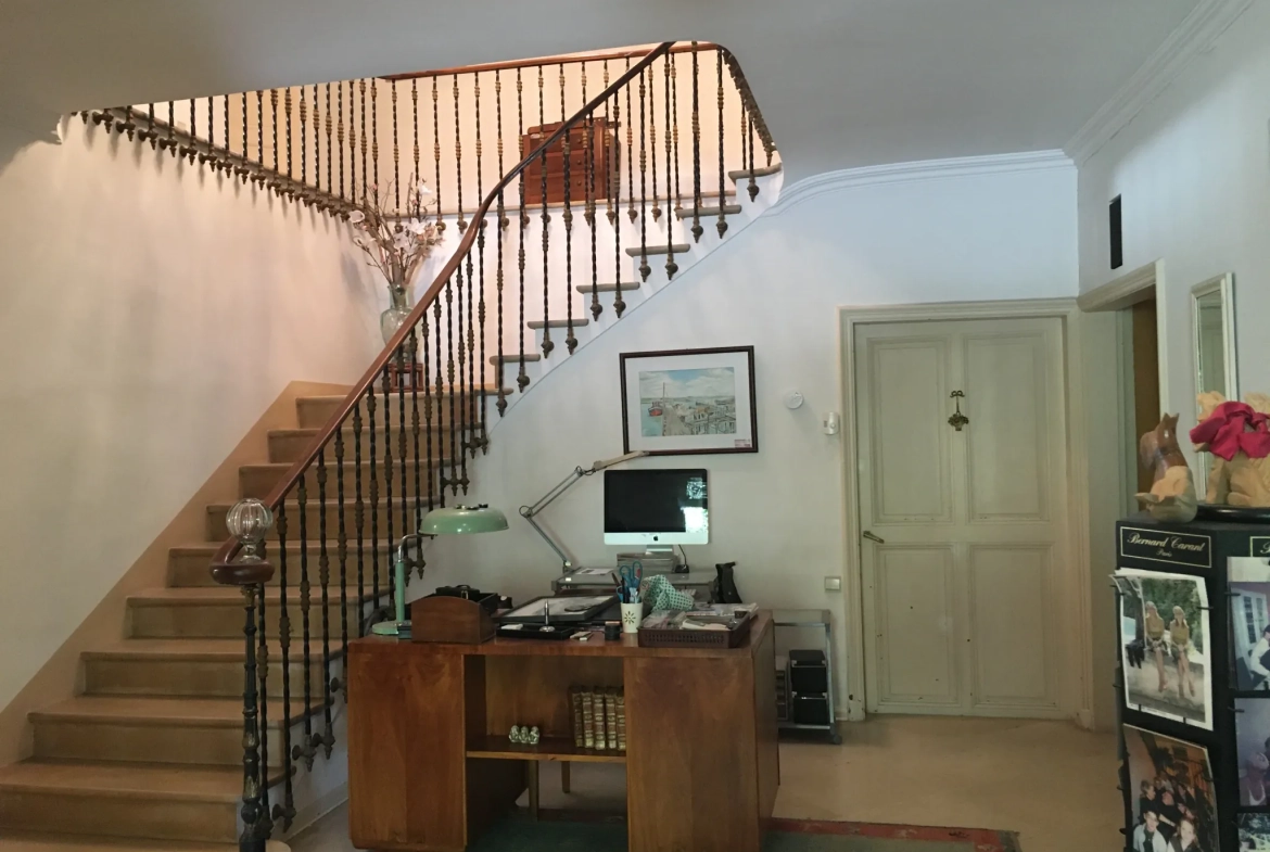 Spacieuse maison de village avec piscine, jardin et garage à Roquemaure 