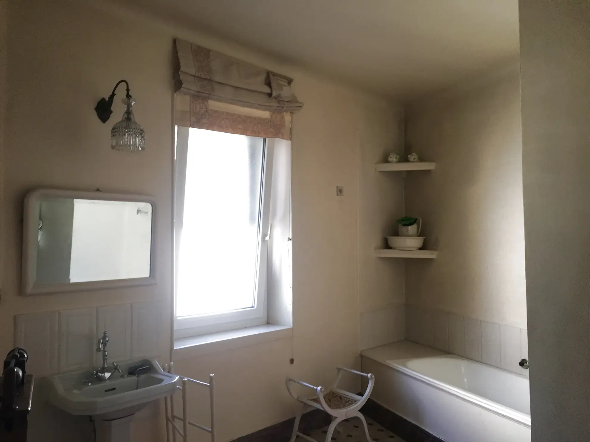 Spacieuse maison de village avec piscine, jardin et garage à Roquemaure 