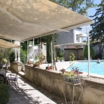 Spacieuse maison de village avec piscine, jardin et garage à Roquemaure