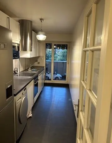Appartement T3 de 68m² avec cave et parking à Paris 19e en vente aux enchères 