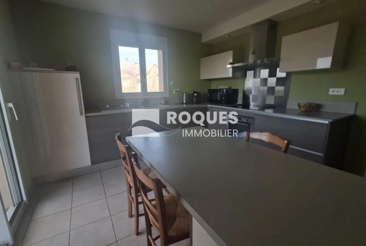 Maison T5 à 20 minutes de Millau avec garage et terrasse dans village paisible 