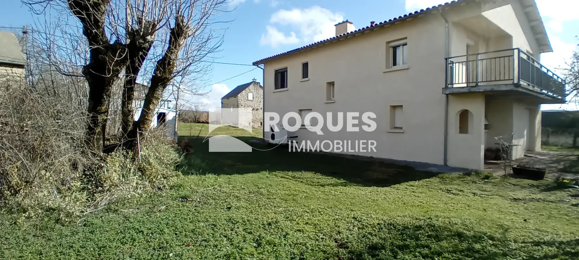 Maison T5 à 20 minutes de Millau avec garage et terrasse dans village paisible 