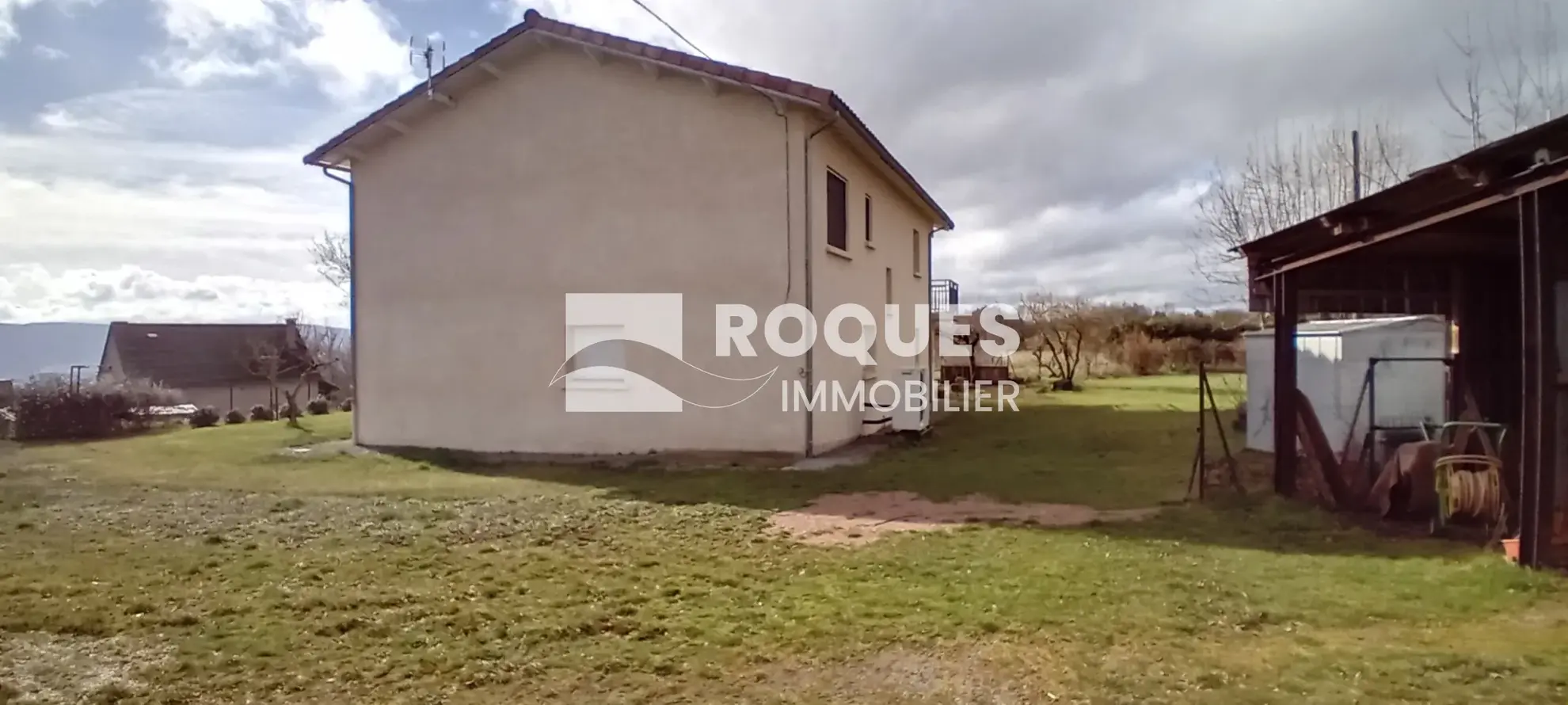 Maison T5 à 20 minutes de Millau avec garage et terrasse dans village paisible 