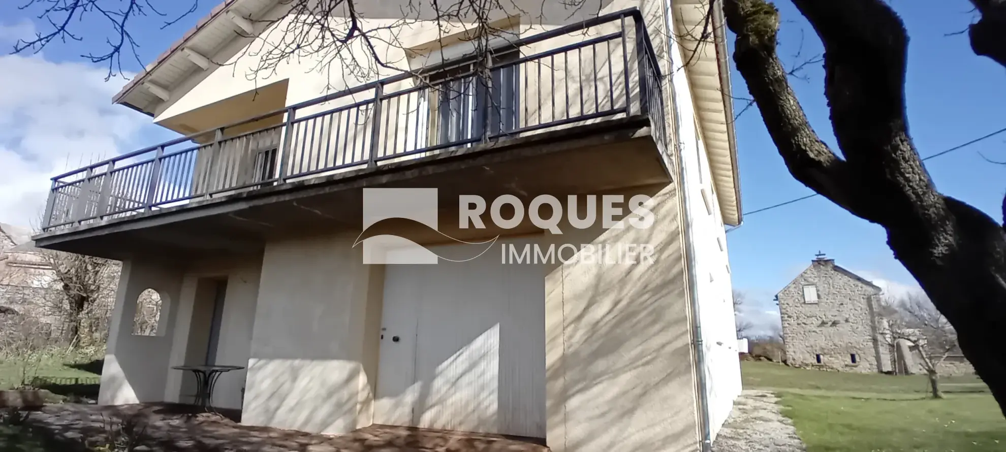 Maison T5 à 20 minutes de Millau avec garage et terrasse dans village paisible 