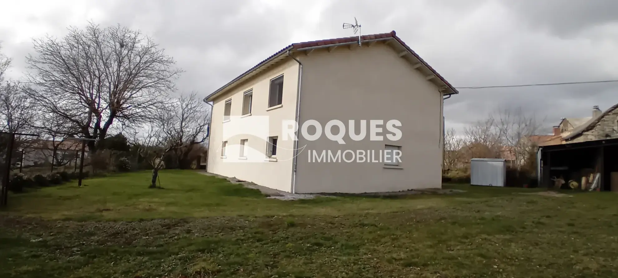 Maison T5 à 20 minutes de Millau avec garage et terrasse dans village paisible 