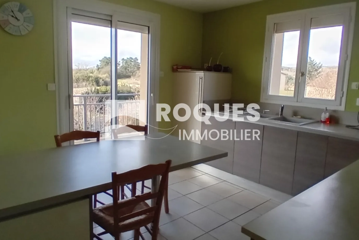 Maison T5 à 20 minutes de Millau avec garage et terrasse dans village paisible 