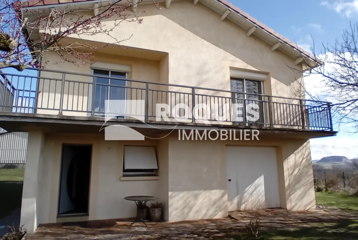 Maison T5 à 20 minutes de Millau avec garage et terrasse dans village paisible 