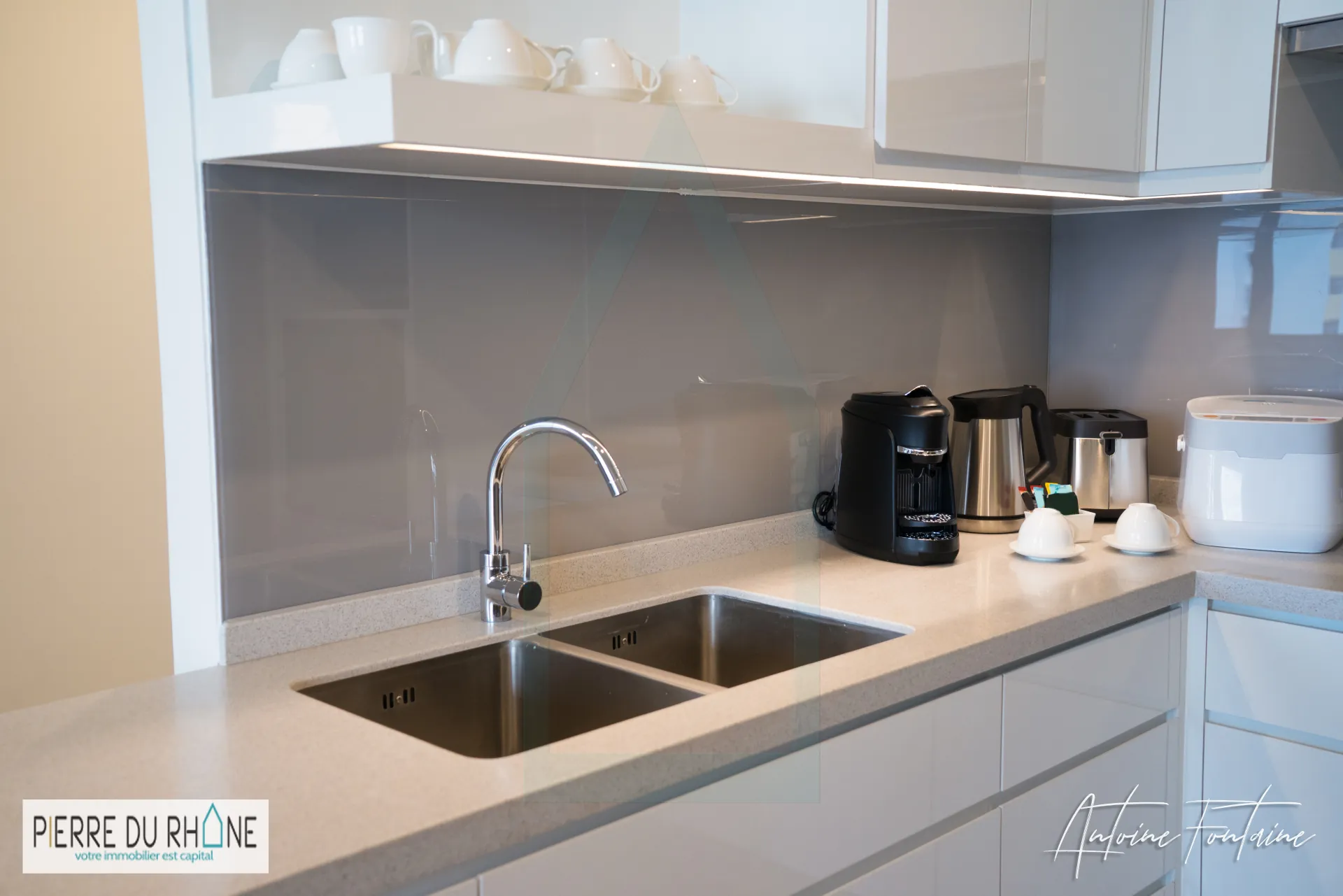 Appartement T3 à Villeurbanne avec balcon et garage, proche écoles et transports 