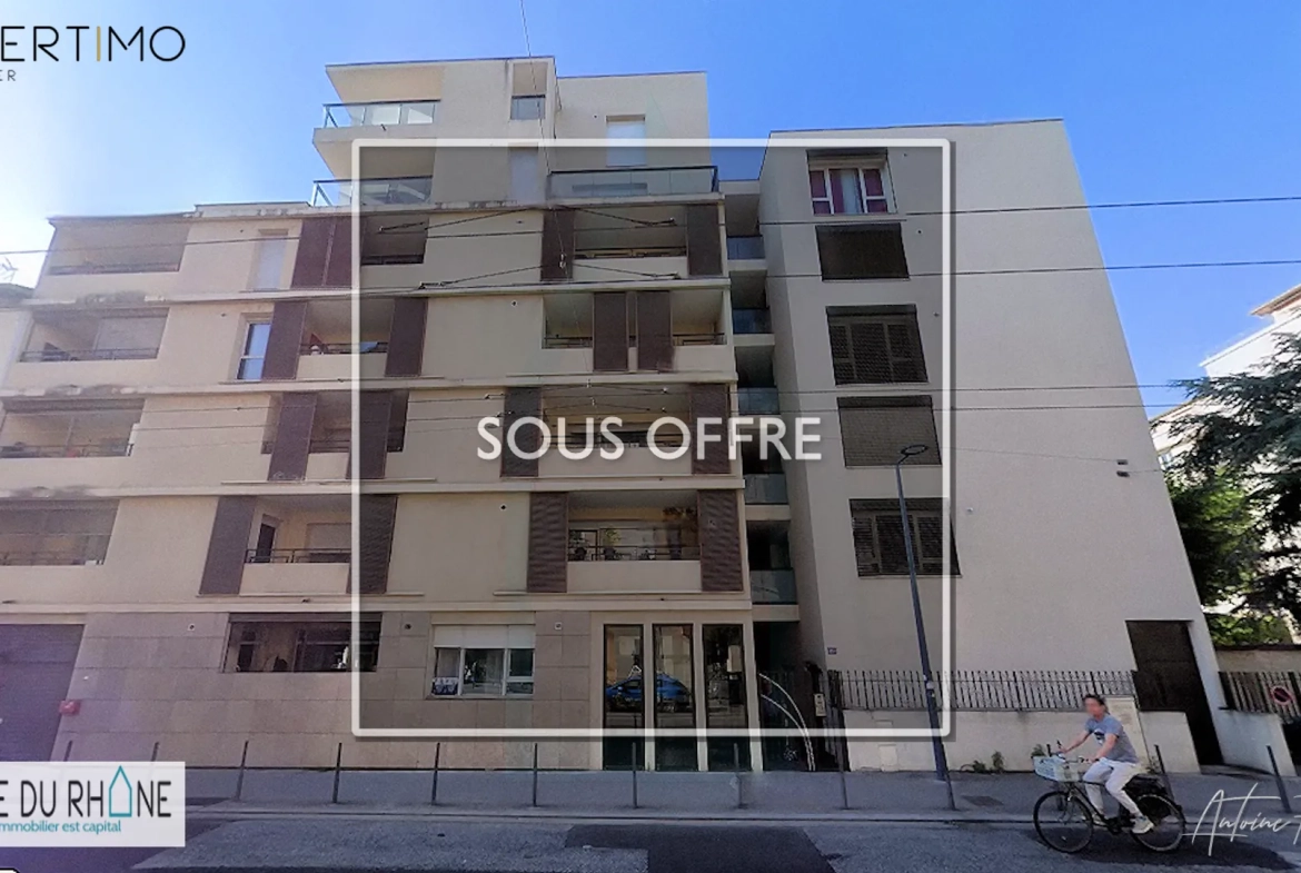 Appartement T3 à Villeurbanne avec balcon et garage, proche écoles et transports 