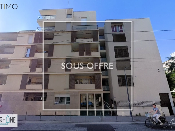 Appartement T3 à Villeurbanne avec balcon et garage, proche écoles et transports