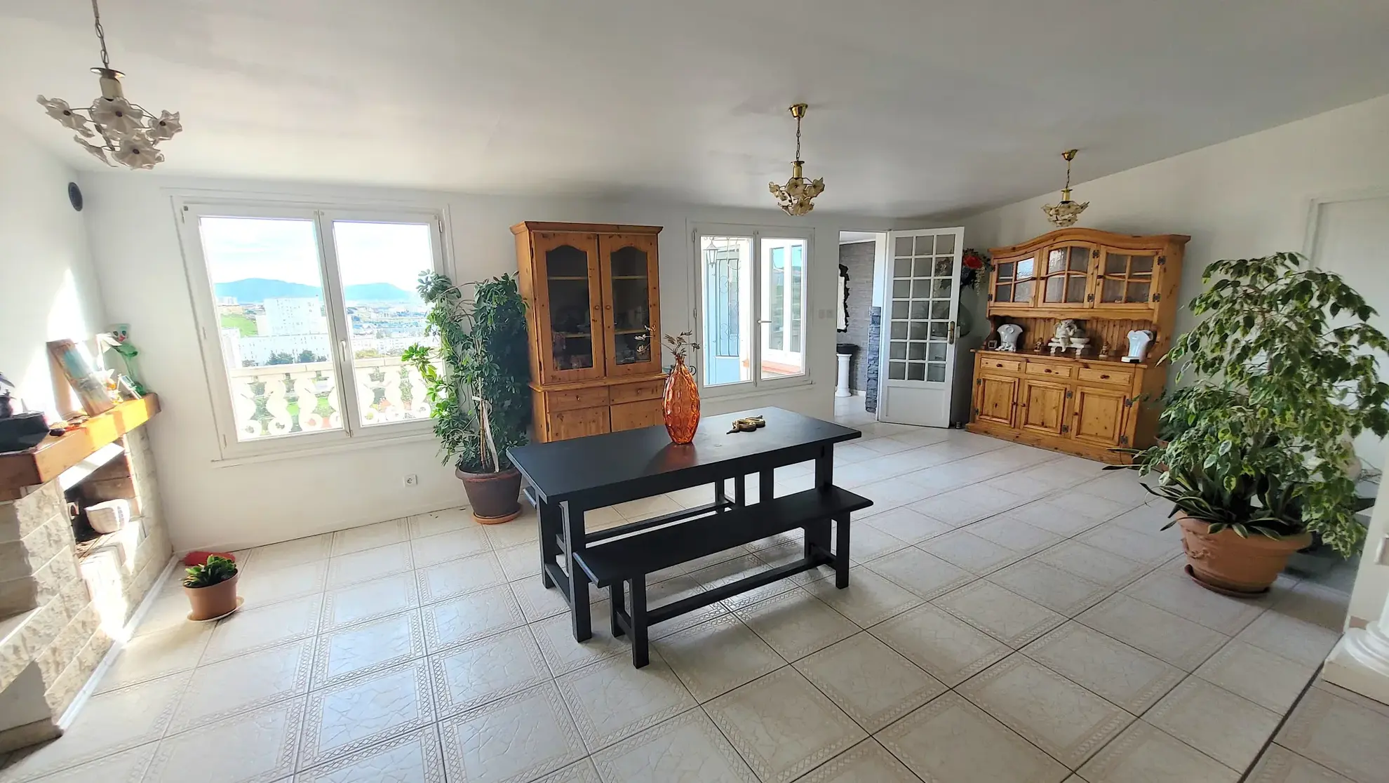 Maison de 130 m² avec vue panoramique sur la rade de Marseille – Terrain en restanque 