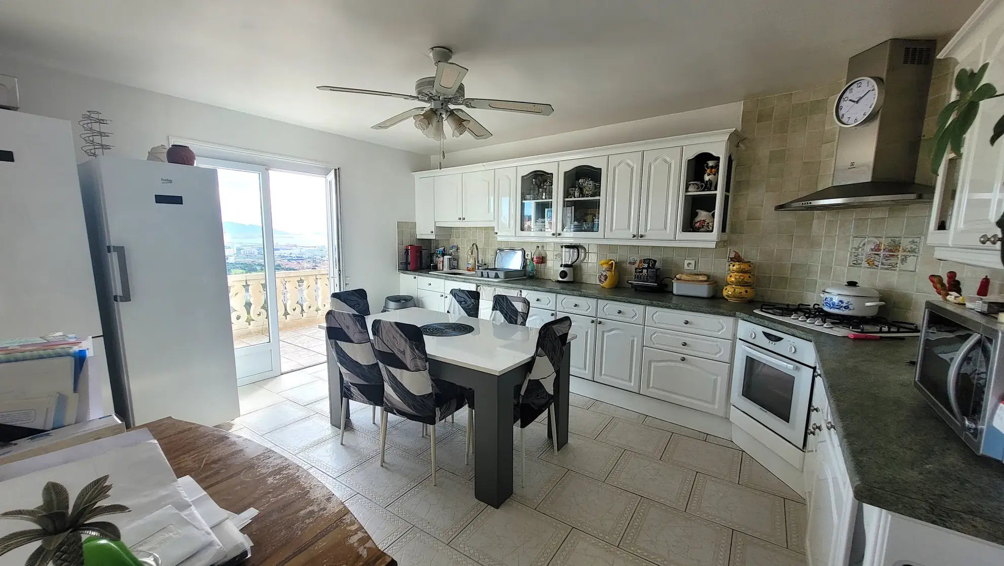 Maison de 130 m² avec vue panoramique sur la rade de Marseille – Terrain en restanque 