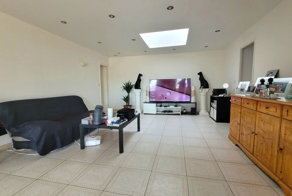 Maison de 130 m² avec vue panoramique sur la rade de Marseille – Terrain en restanque 