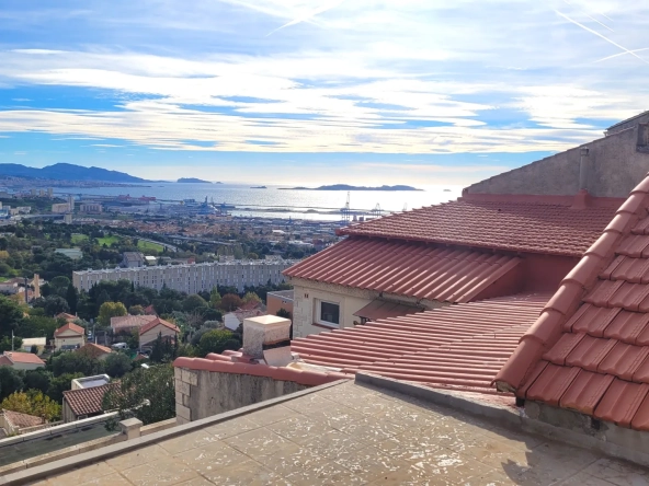 Maison de 130 m² avec vue panoramique sur la rade de Marseille – Terrain en restanque