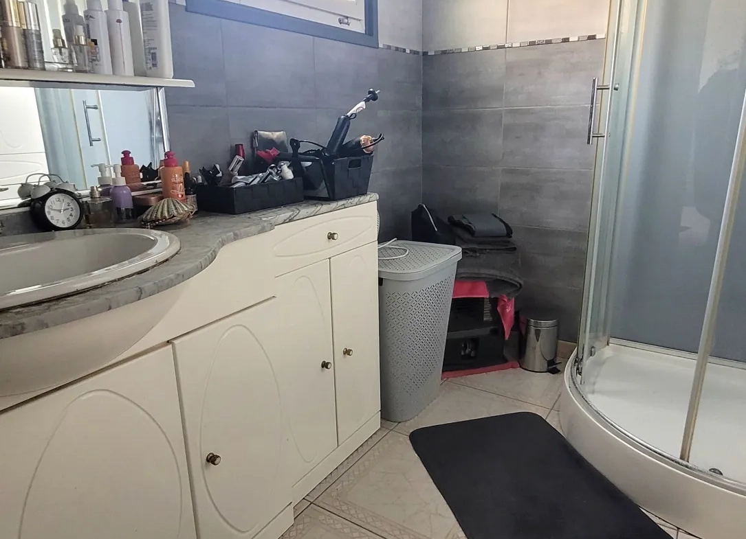 Maison de 130 m² avec vue panoramique sur la rade de Marseille – Terrain en restanque 