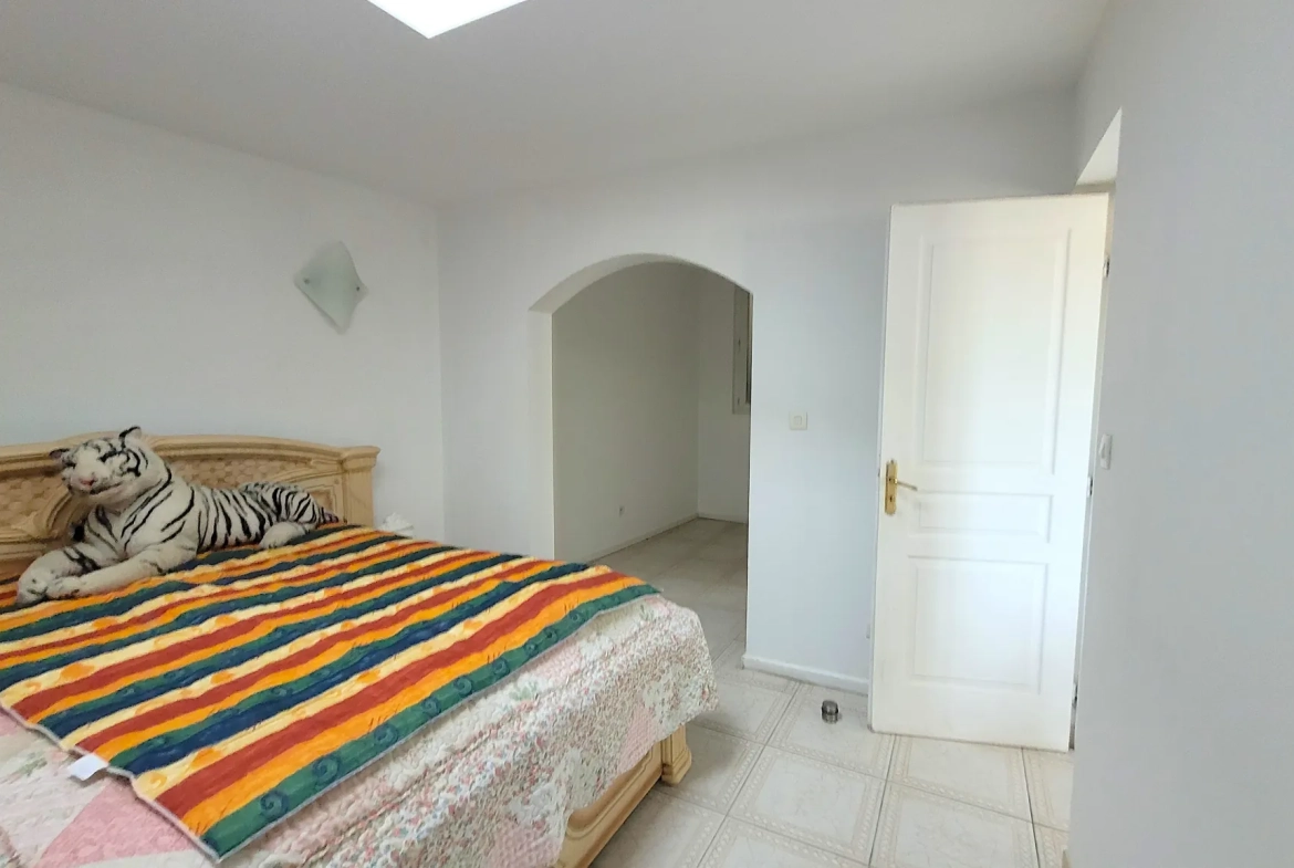 Maison de 130 m² avec vue panoramique sur la rade de Marseille – Terrain en restanque 
