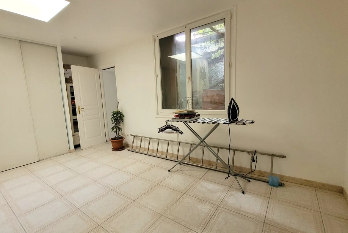 Maison de 130 m² avec vue panoramique sur la rade de Marseille – Terrain en restanque 