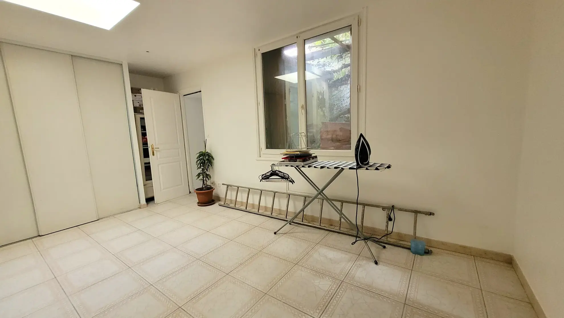 Maison de 130 m² avec vue panoramique sur la rade de Marseille – Terrain en restanque 
