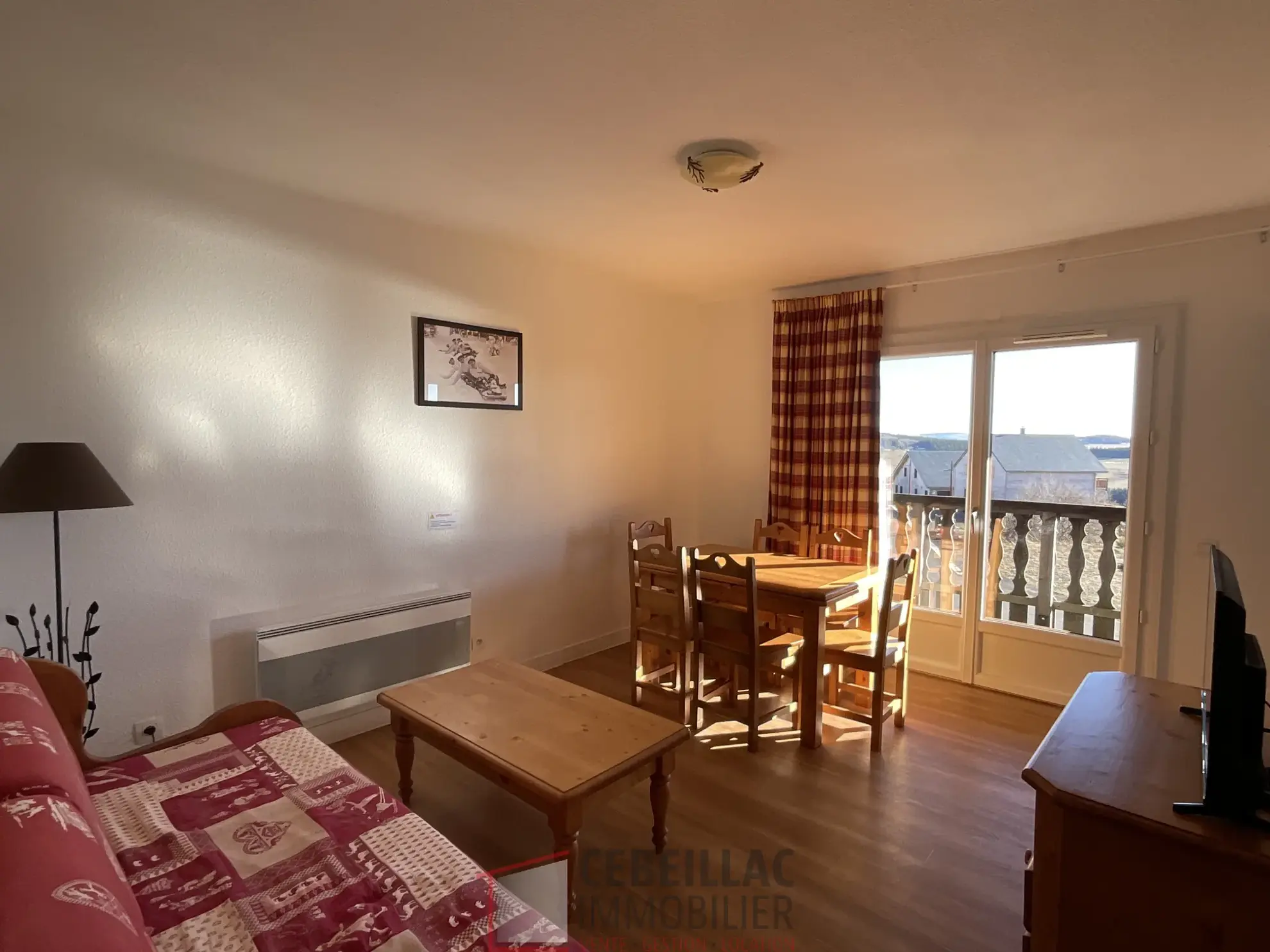 Appartement T2 à Vendre à Besse-et-Saint-Anastaise - Vue Monts d’Auvergne 